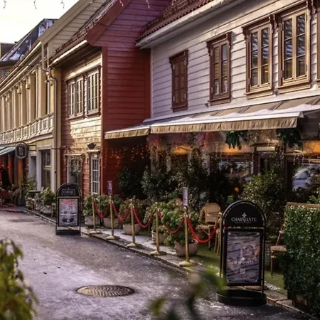 Nyrenovert Bergenshus Med Sjel I Stille Og Vakker Gagate, Midt I Hjertet Av Sentrum Villa