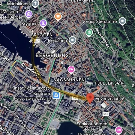 Nyrenovert Bergenshus Med Sjel I Stille Og Vakker Gagate, Midt I Hjertet Av Sentrum Bergen