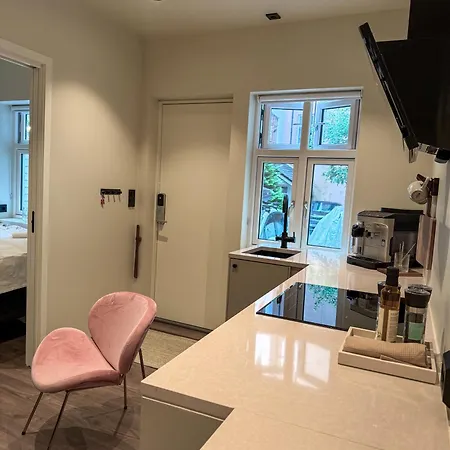 Varmt Og Hjemmekoselig Bergenshus Med 2 - I Rolig Smau I Hjertet Av Берген