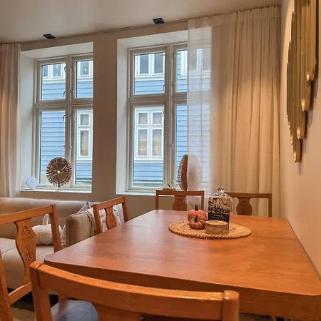 Villa Varmt Og Hjemmekoselig Bergenshus Med 2 - I Rolig Smau I Hjertet Av *