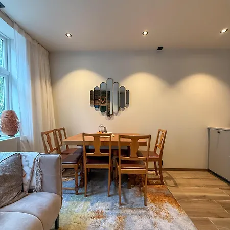 Varmt Og Hjemmekoselig Bergenshus Med 2 - I Rolig Smau I Hjertet Av Вилла