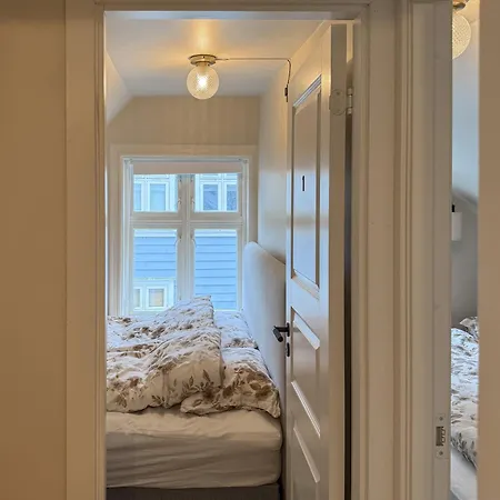 Varmt Og Hjemmekoselig Bergenshus Med 2 - I Rolig Smau I Hjertet Av *