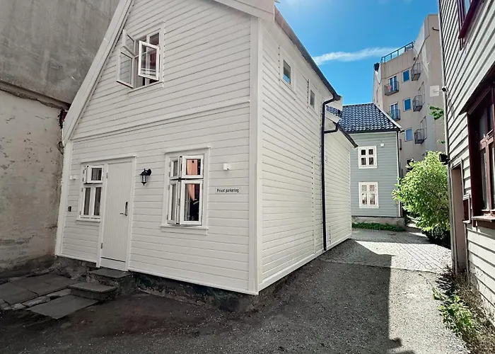 Willa Varmt Og Hjemmekoselig Bergenshus Med 2 - I Rolig Smau I Hjertet Av *