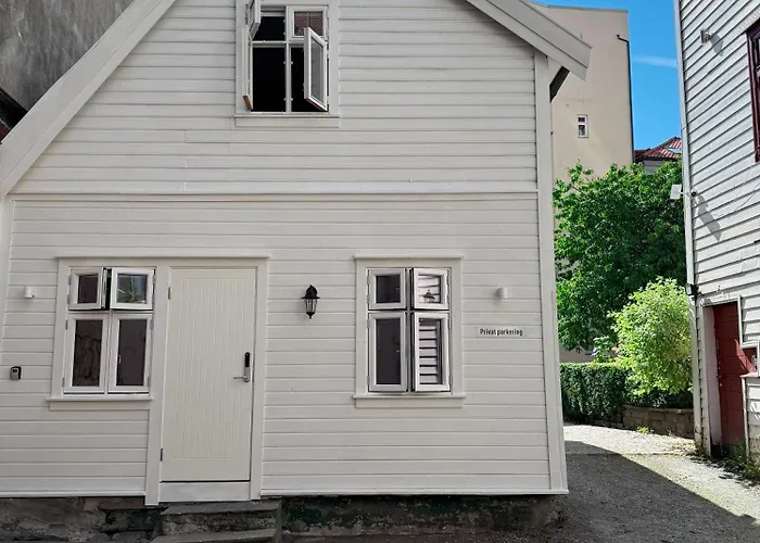 Willa Varmt Og Hjemmekoselig Bergenshus Med 2 - I Rolig Smau I Hjertet Av Bergen